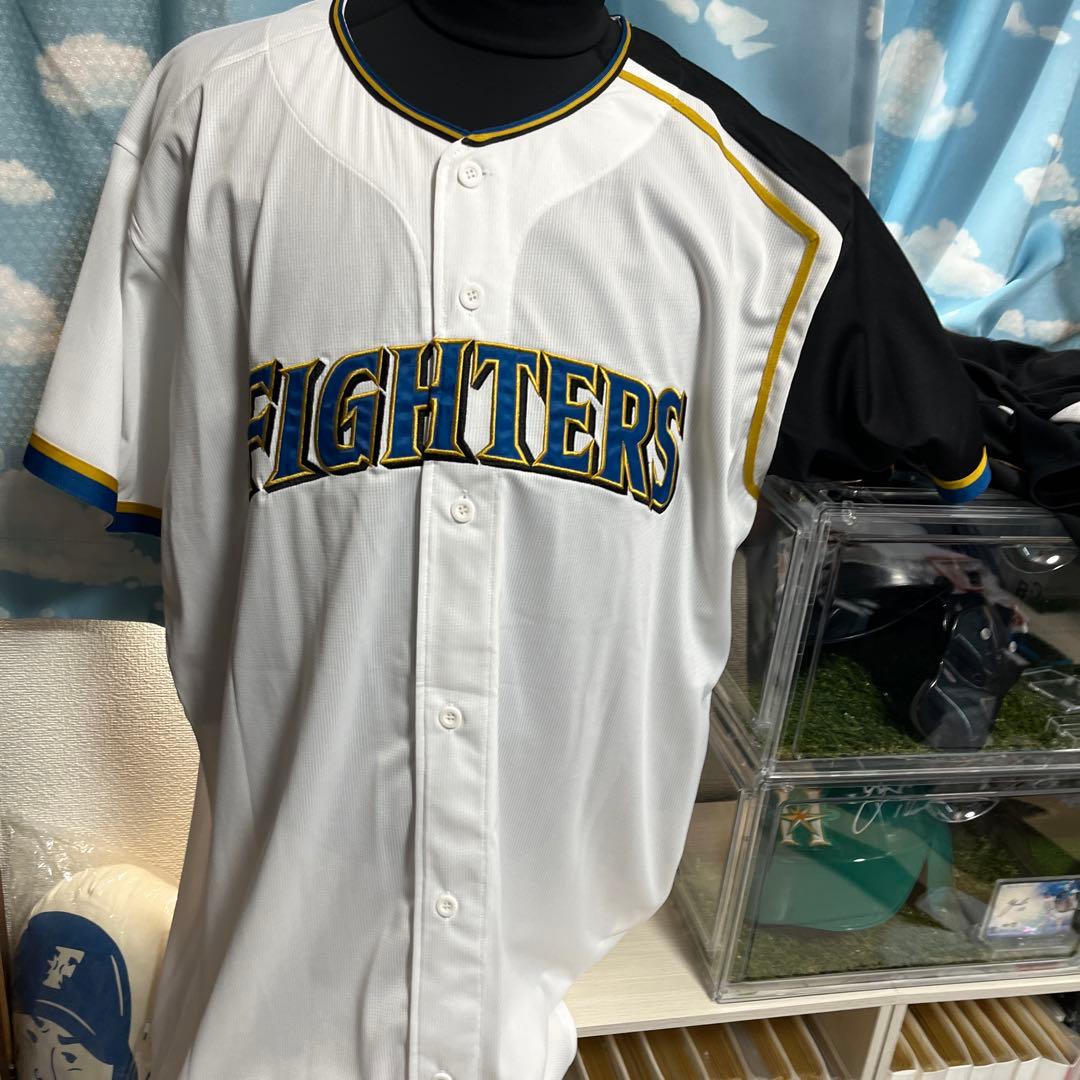 日本ハムファイターズ　伊藤大海　FIGHTERS サイン入りユニフォーム