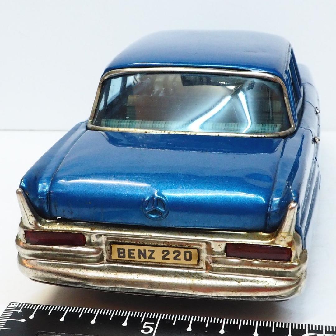 萬代屋【メルセデス ベンツ220大サイズ青エンブレム欠】ブリキtin car箱無