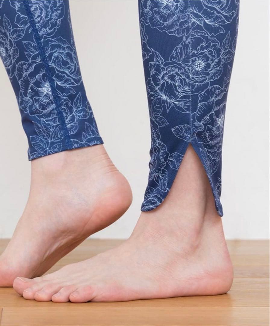 【新品】SUKALA スカーラ　ブルーミングフラワー　ヨガウェア 上下セット S