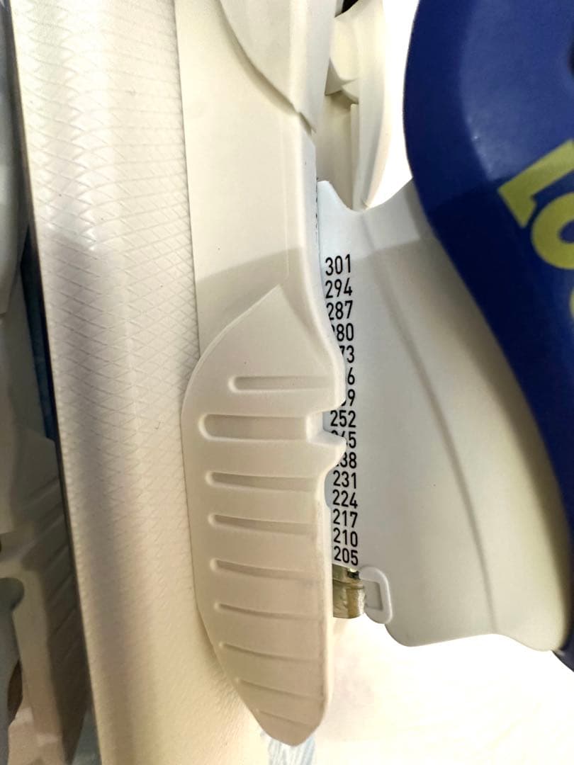 新品未使用 ROSSIGNOL ミニオンデザインスキーセット　128㎝