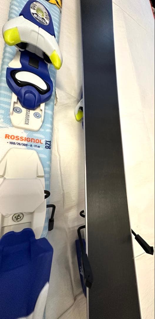 新品未使用 ROSSIGNOL ミニオンデザインスキーセット　128㎝