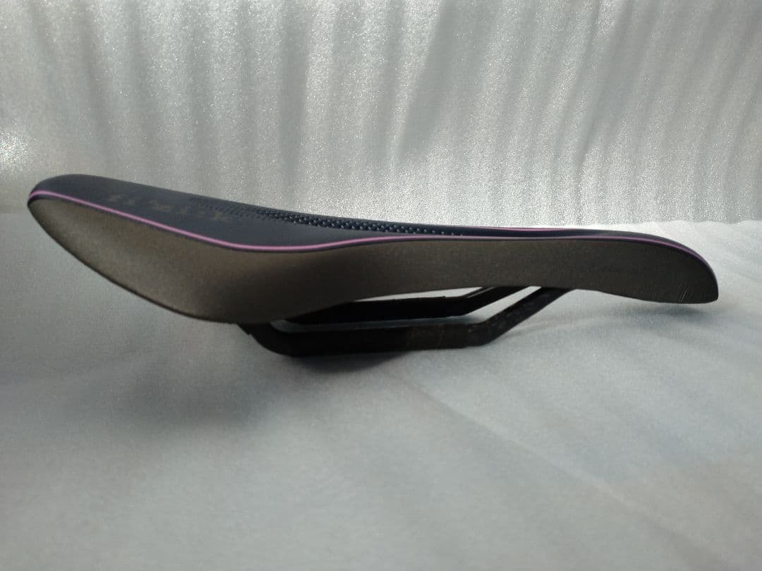 fi'zi:k フィジーク　LUCE MOBIUS カーボンレール