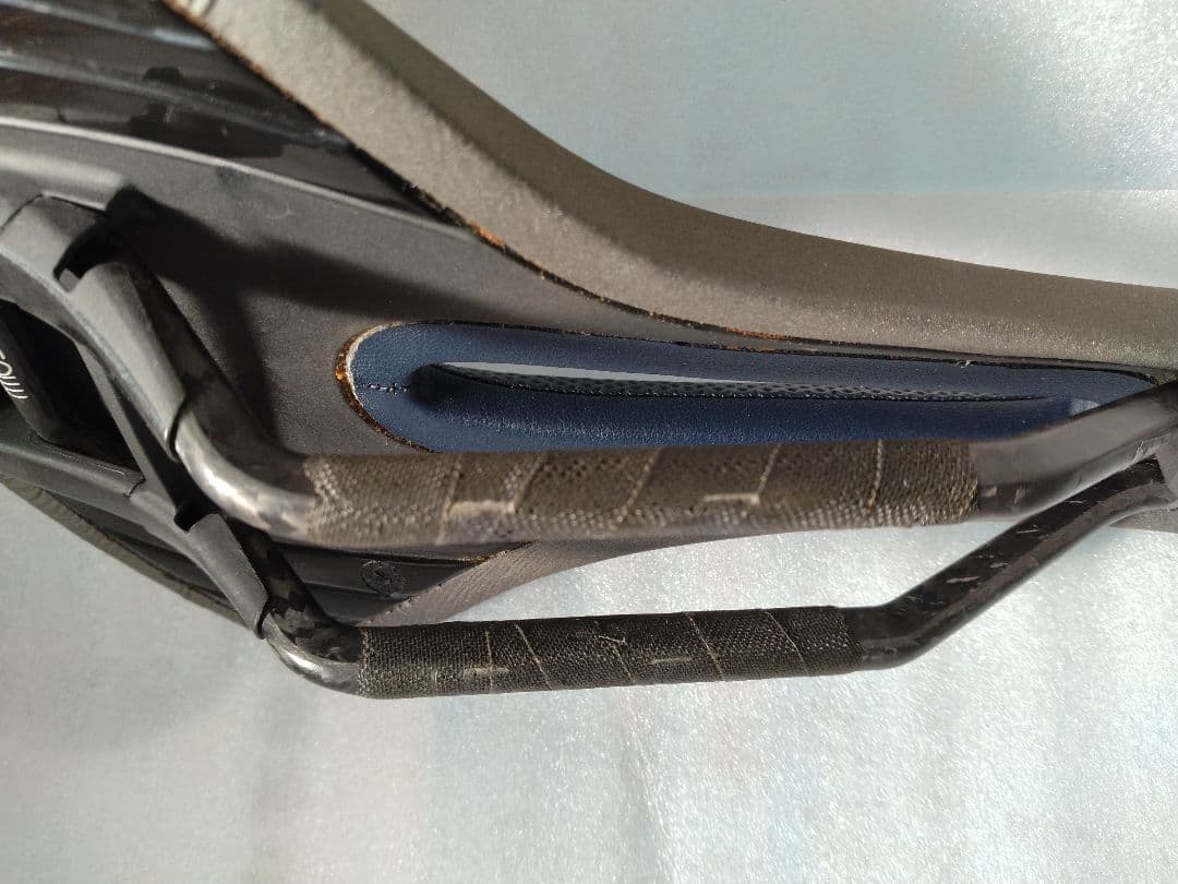 fi'zi:k フィジーク　LUCE MOBIUS カーボンレール