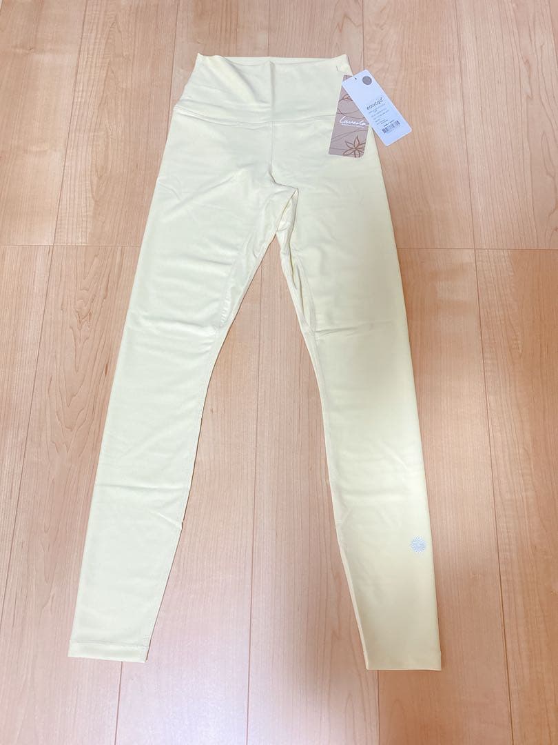新品未使用　イージーヨガ　レギンス　Sサイズ　ライトクリームイエロー