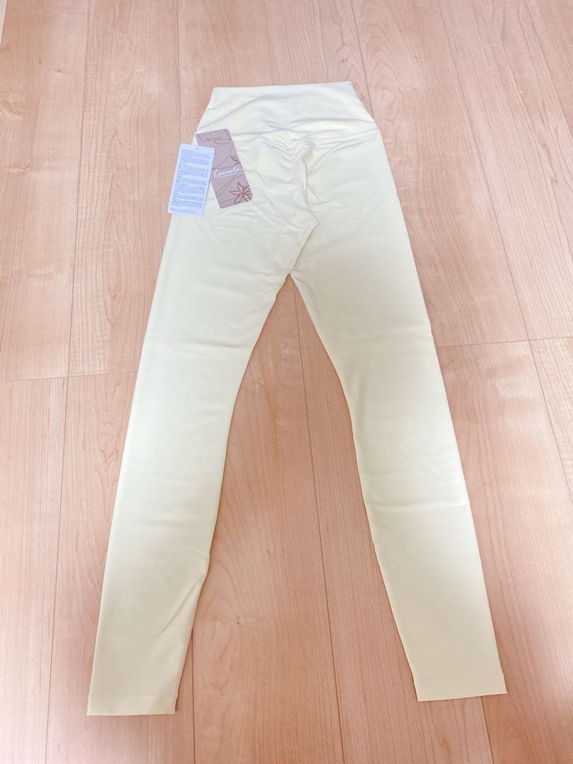 新品未使用　イージーヨガ　レギンス　Sサイズ　ライトクリームイエロー