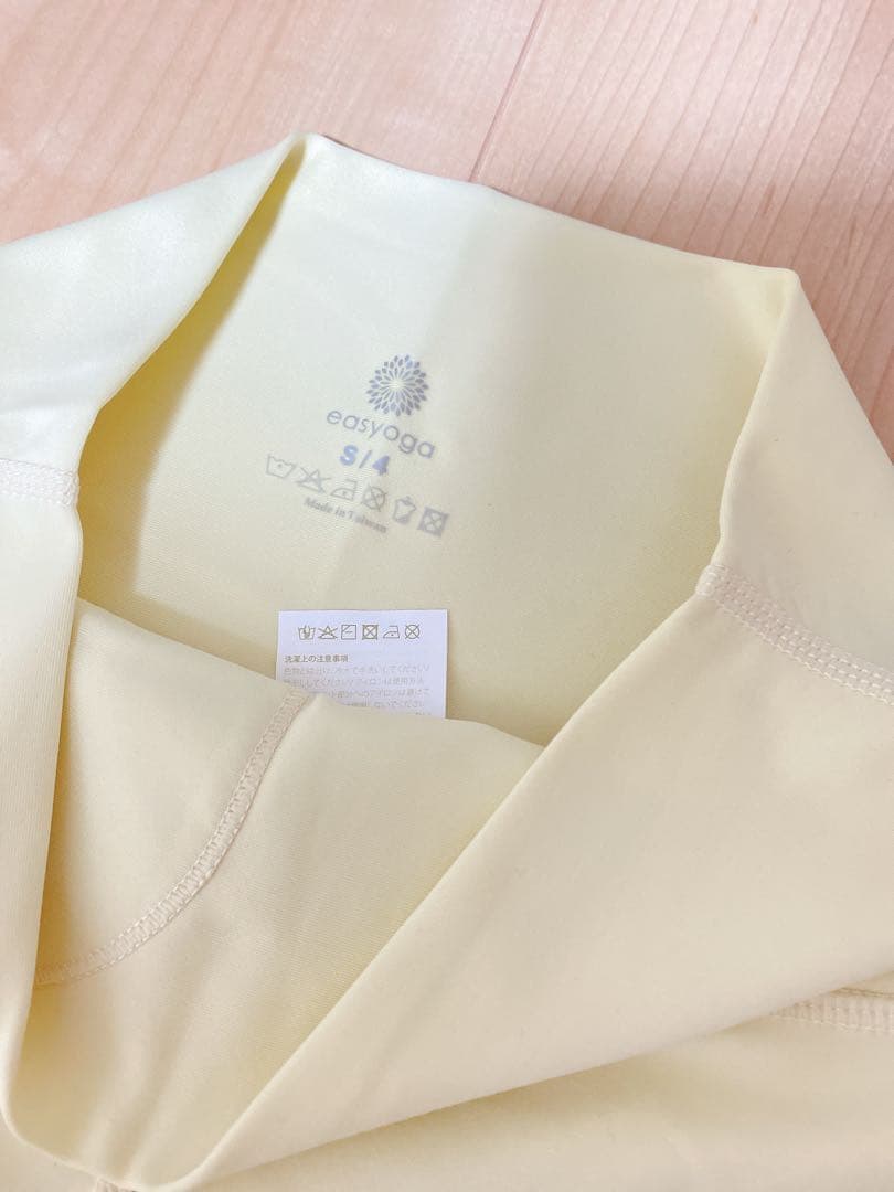 新品未使用　イージーヨガ　レギンス　Sサイズ　ライトクリームイエロー