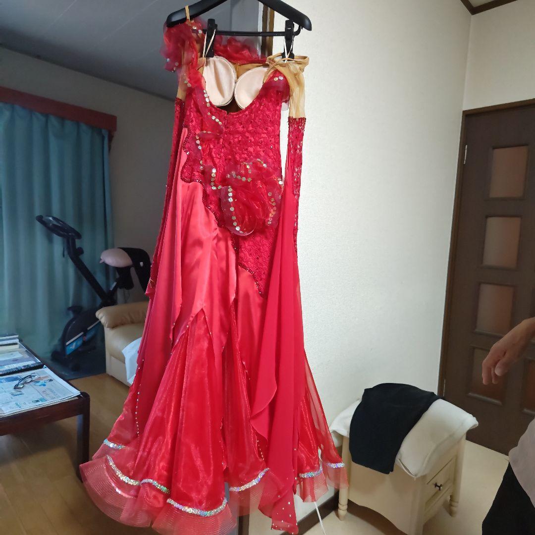 赤い社交ダンスドレス フリル付き