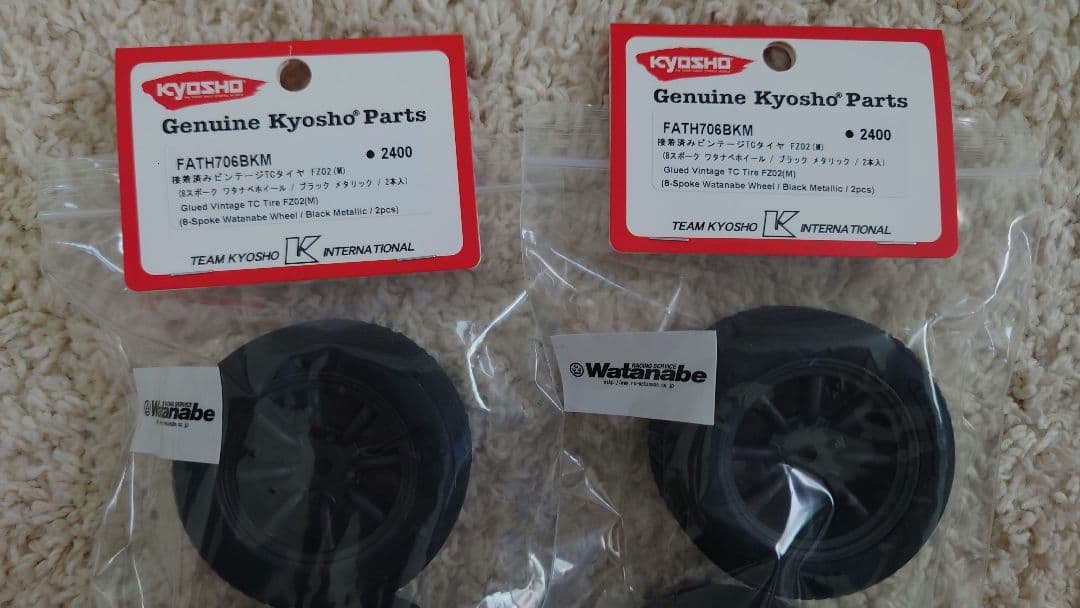 京商フェザー FAZER-Mk2 240Zのボディセットと純正ホイールの未開封品