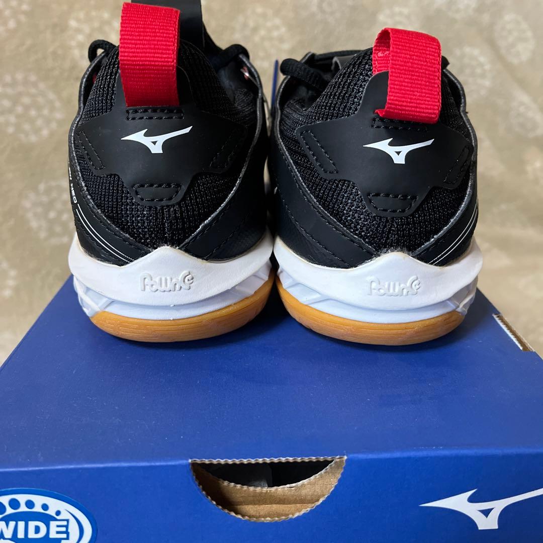新品・タグ付き・箱入り♪ ミズノ　バドミントンシューズ　23.0cm