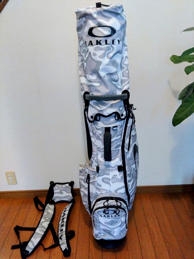 OAKLEY 迷彩キャディバッグ　スタンド式9.5型超軽量【美品】