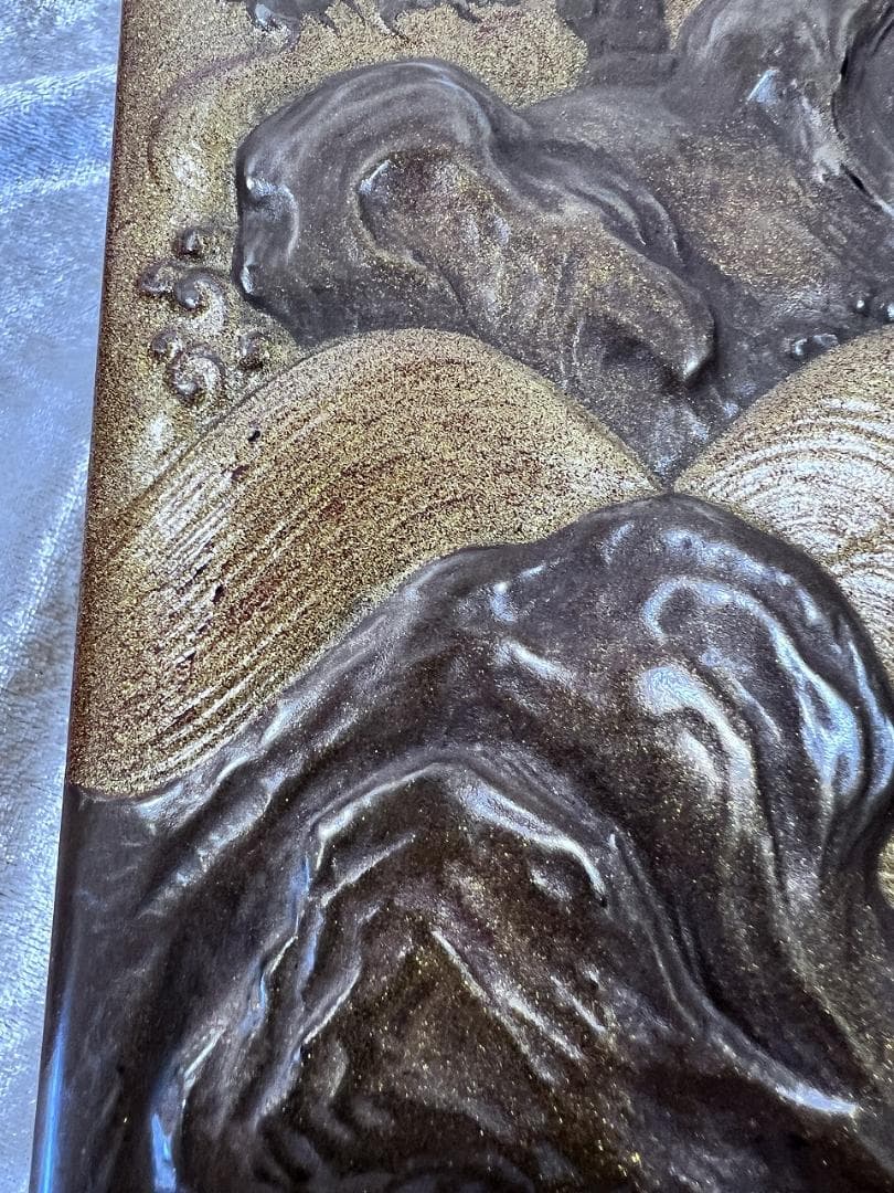 蒔絵　月に波紋硯箱　明治期　金蒔絵　高蒔絵　合せ箱 漆器 文箱 山と太陽の浮彫り