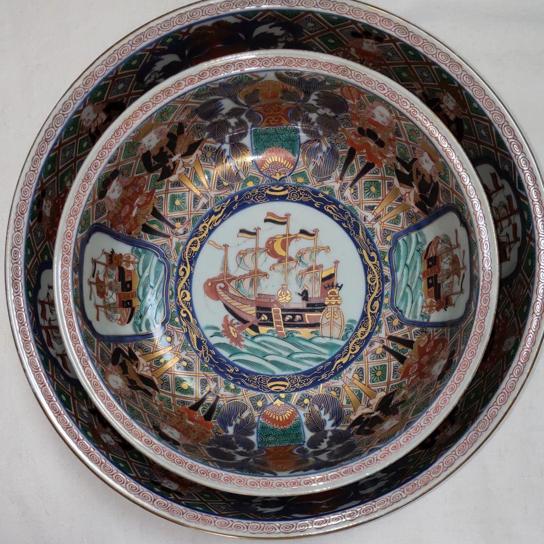 伊万里色絵五艘船文鉢ニ組。