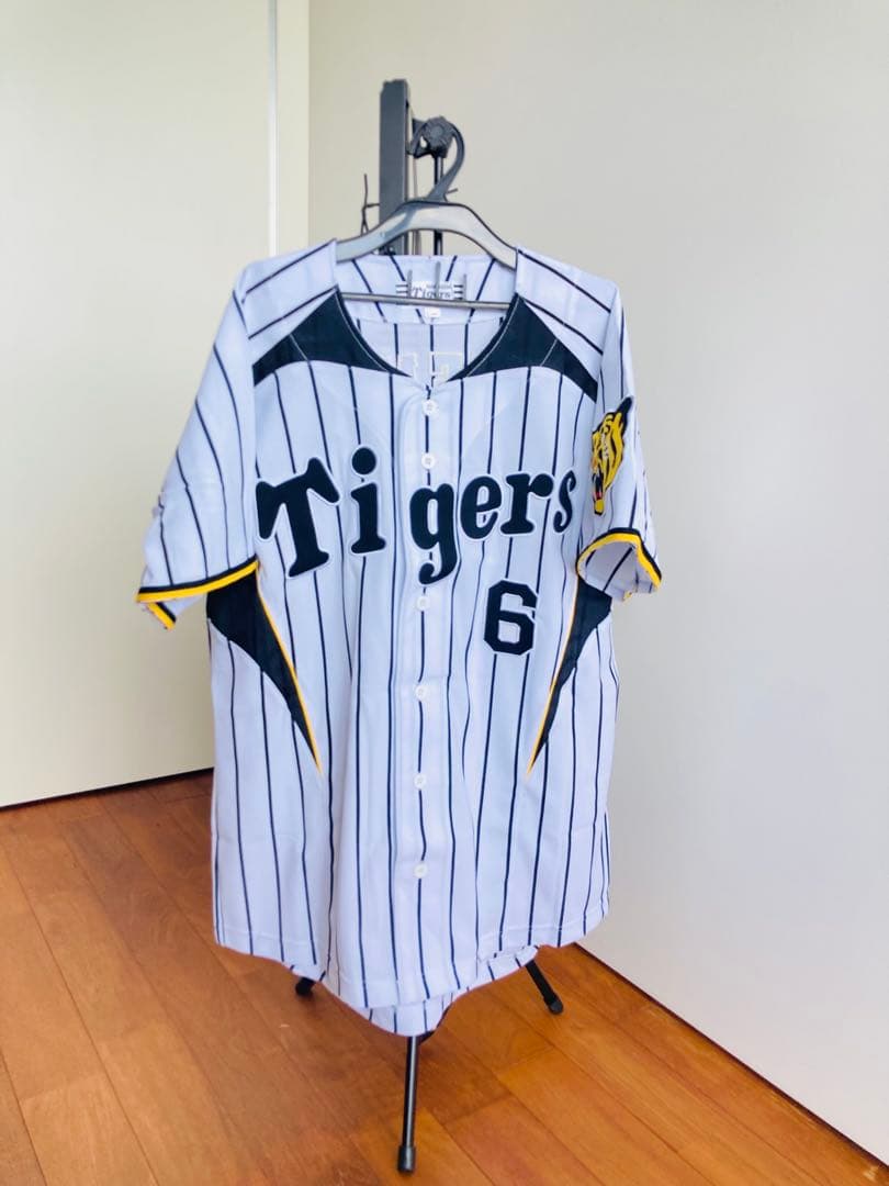 のぶ　新品未使用　阪神タイガース 金本知憲 6番 ユニフォーム L 刺繍