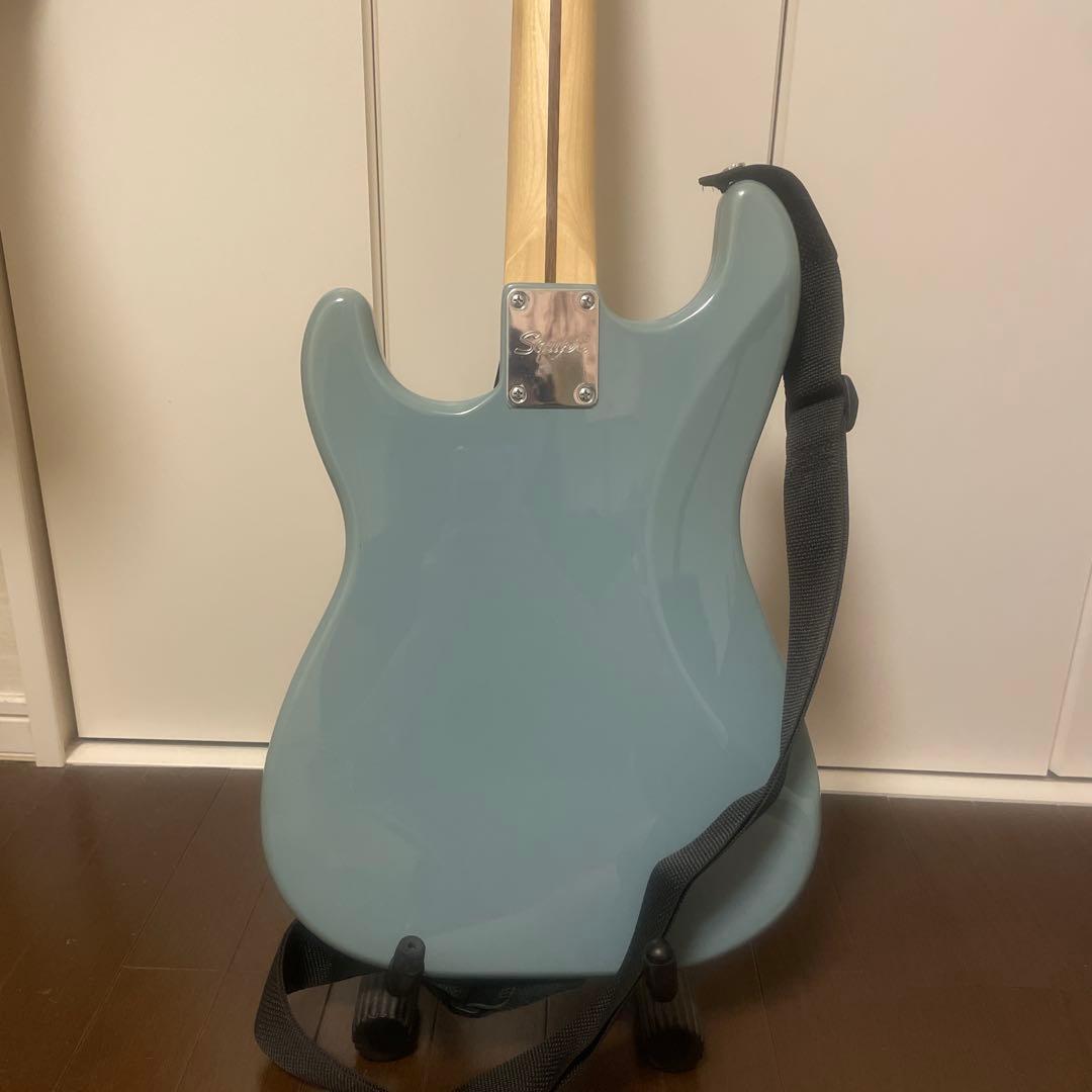 Squier Stratocaster エレキギター限定カラーストラップカポ付き