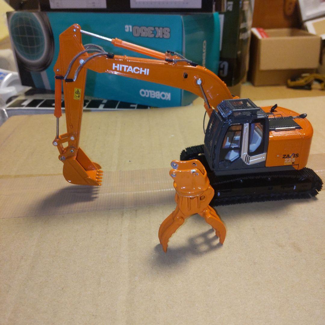 日立建機　ZAXIS 225USRK-3  回転フォークセット　1/50