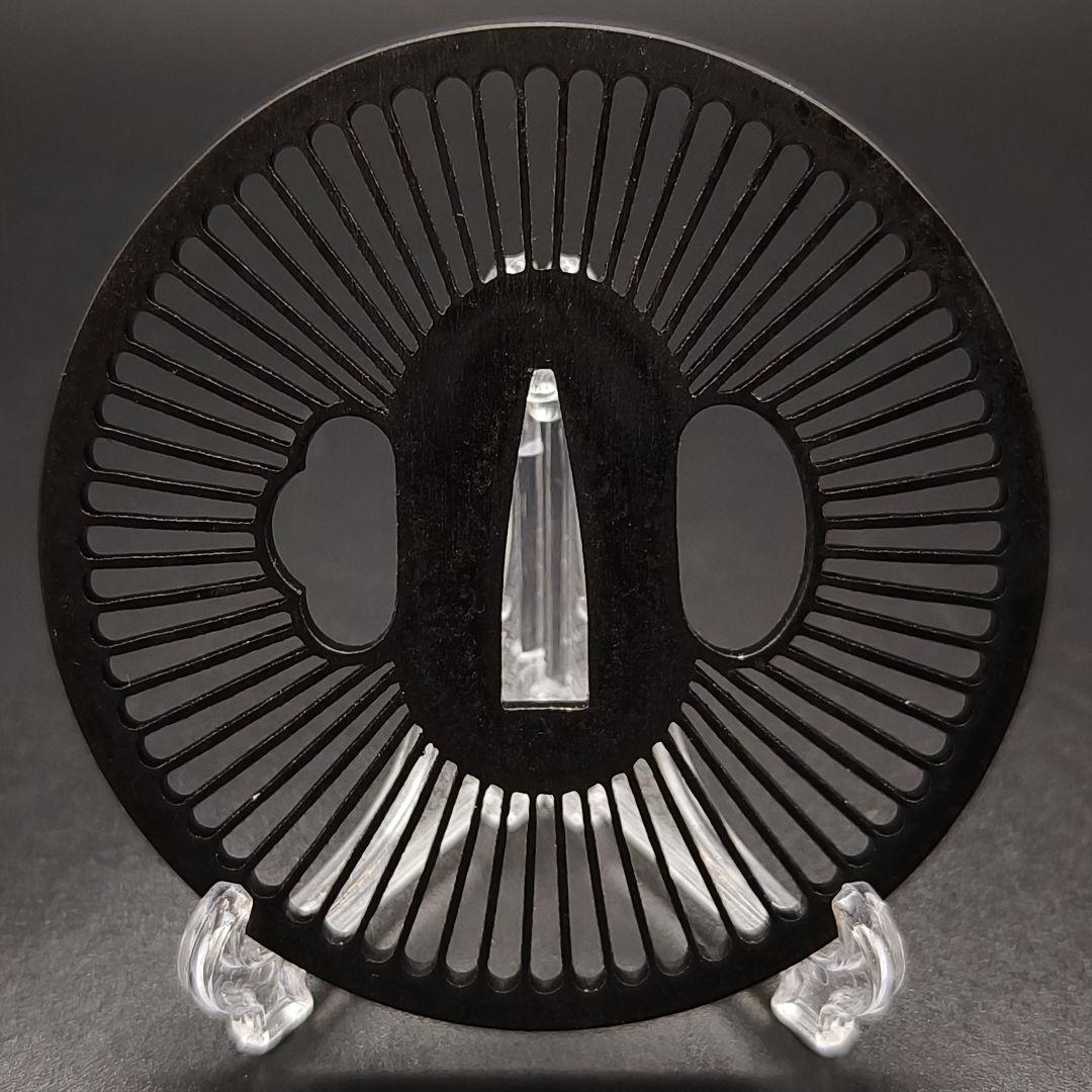 刀鍔　車輪の図　鉄製　金工品　細工　職人作　日本刀装具　鍔　つば　刀剣美術