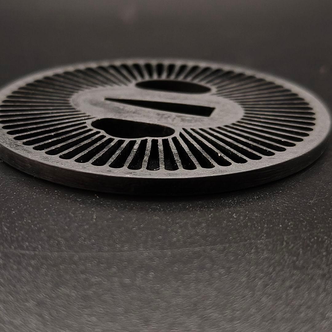 刀鍔　車輪の図　鉄製　金工品　細工　職人作　日本刀装具　鍔　つば　刀剣美術