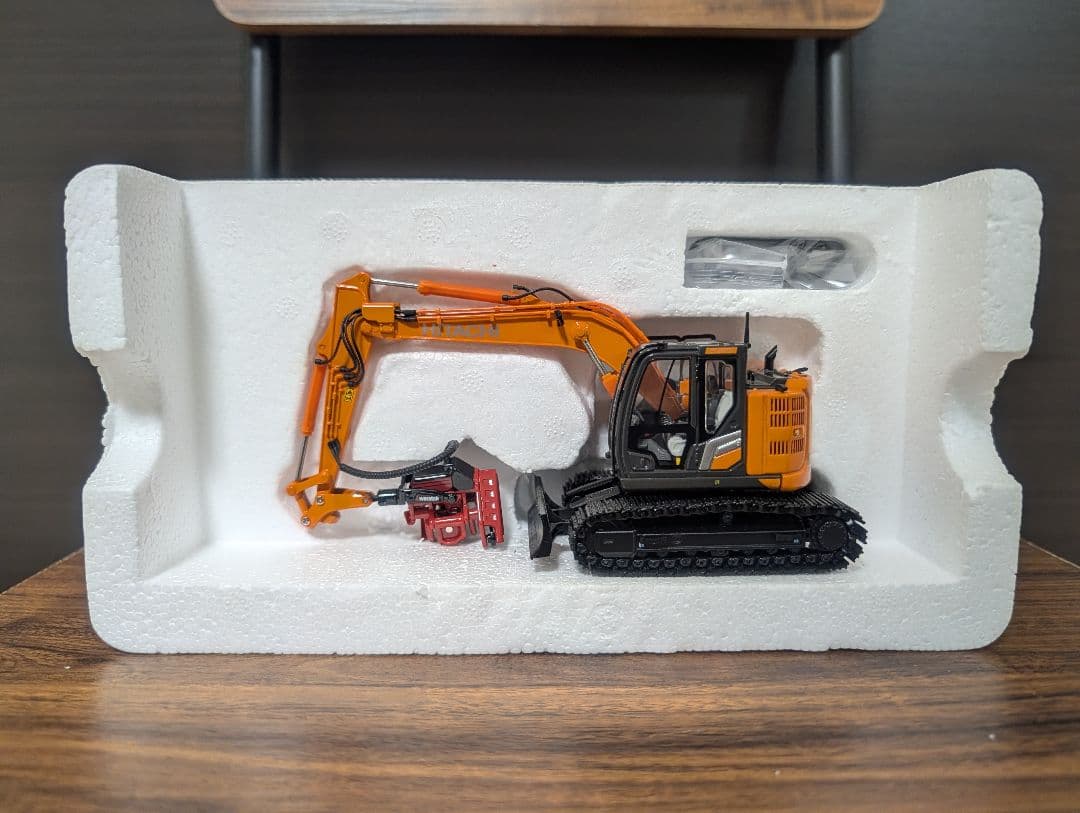 日立建機 ZX135US-7 1/50 林業仕様、ハーベスター仕様　ZAXIS