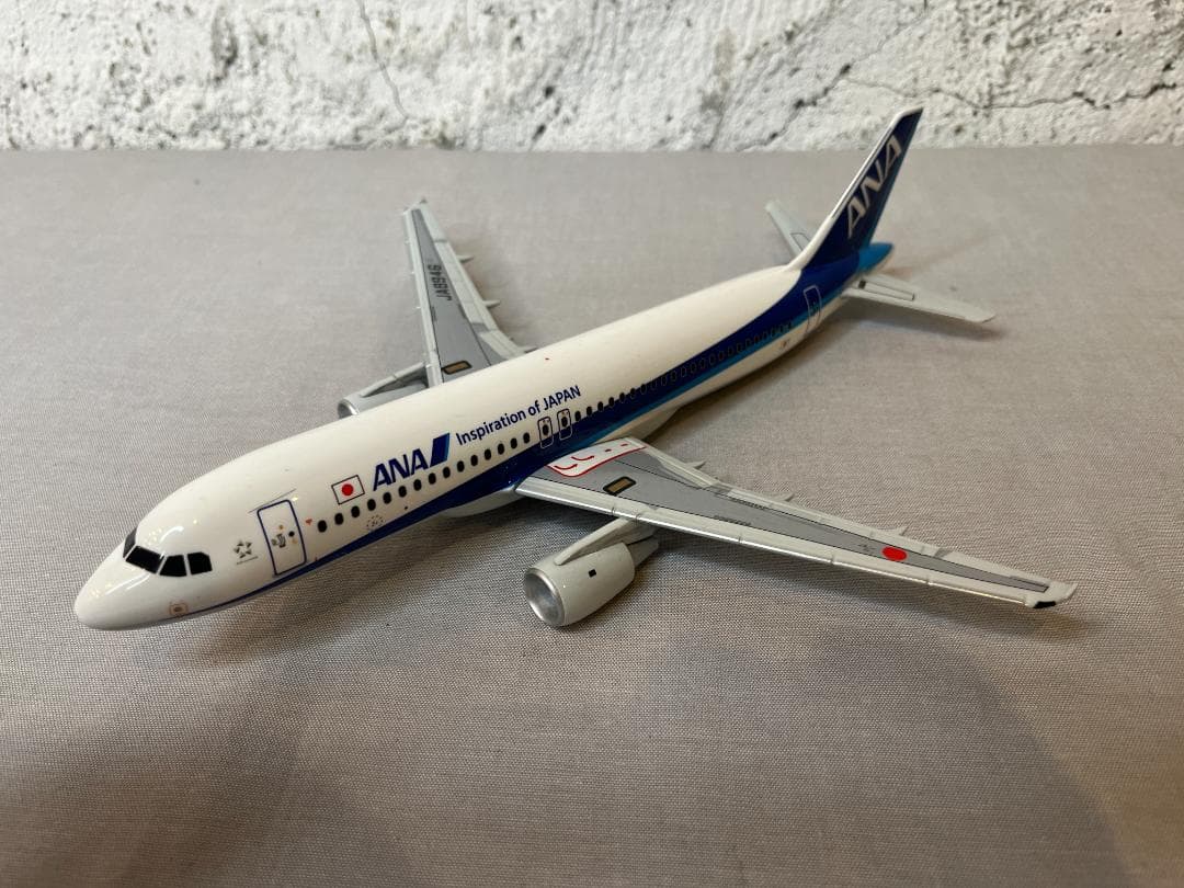 レア　ANA 全日空商事 / AIRBUS A320 JA8946 1:144