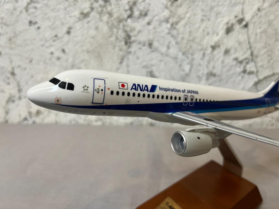 レア　ANA 全日空商事 / AIRBUS A320 JA8946 1:144