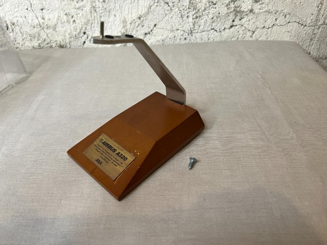 レア　ANA 全日空商事 / AIRBUS A320 JA8946 1:144