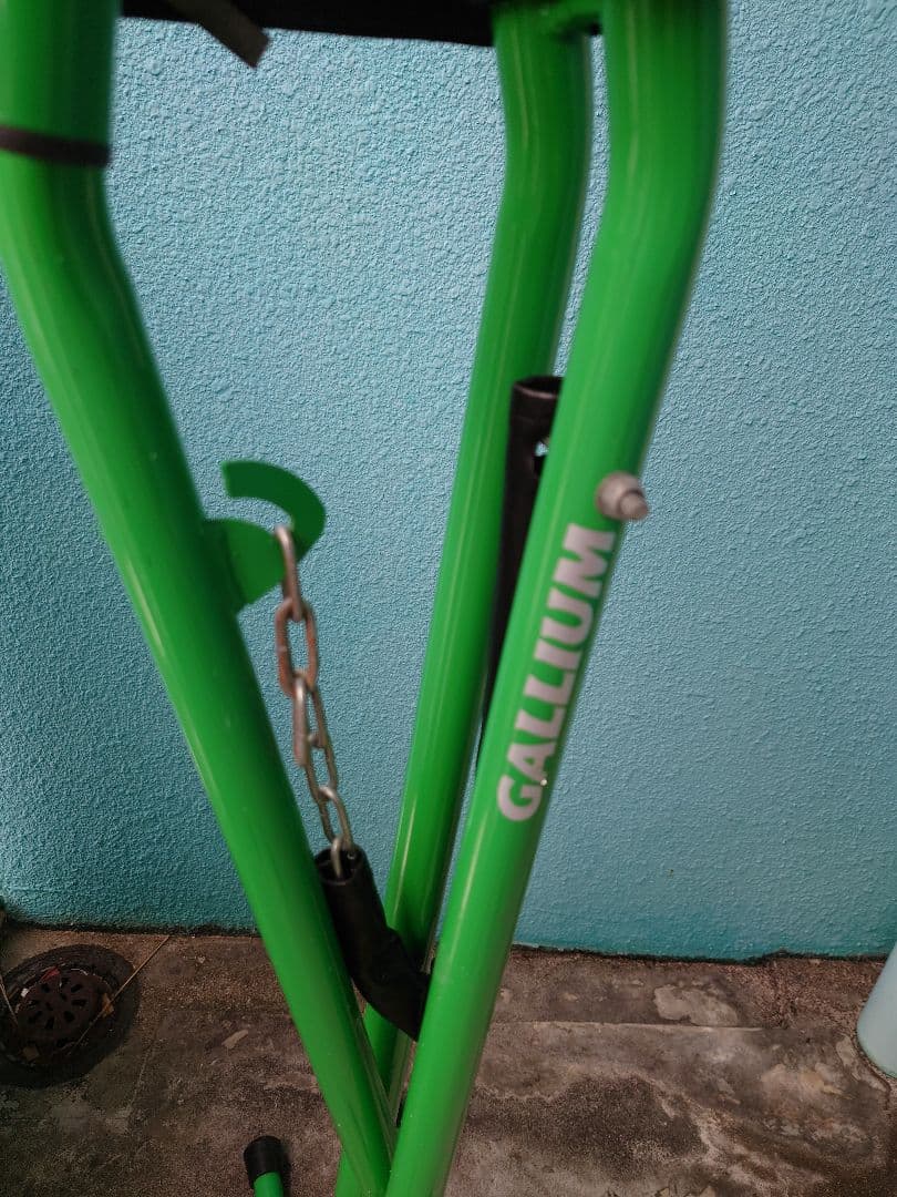 スキー・スノーボードスタンド 調整可能 シート、トラッシュアウト付