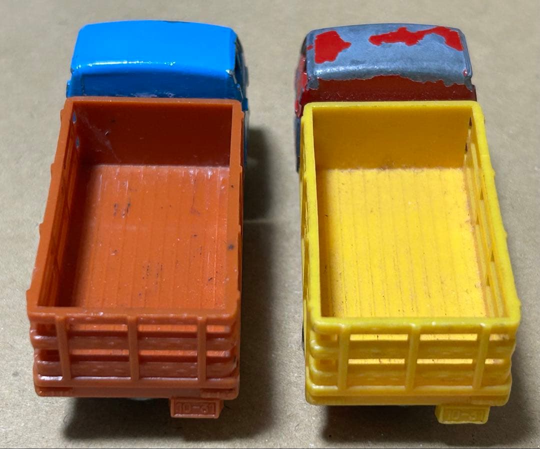 トミカ トヨタ ハイエース 牧場トラック 2台