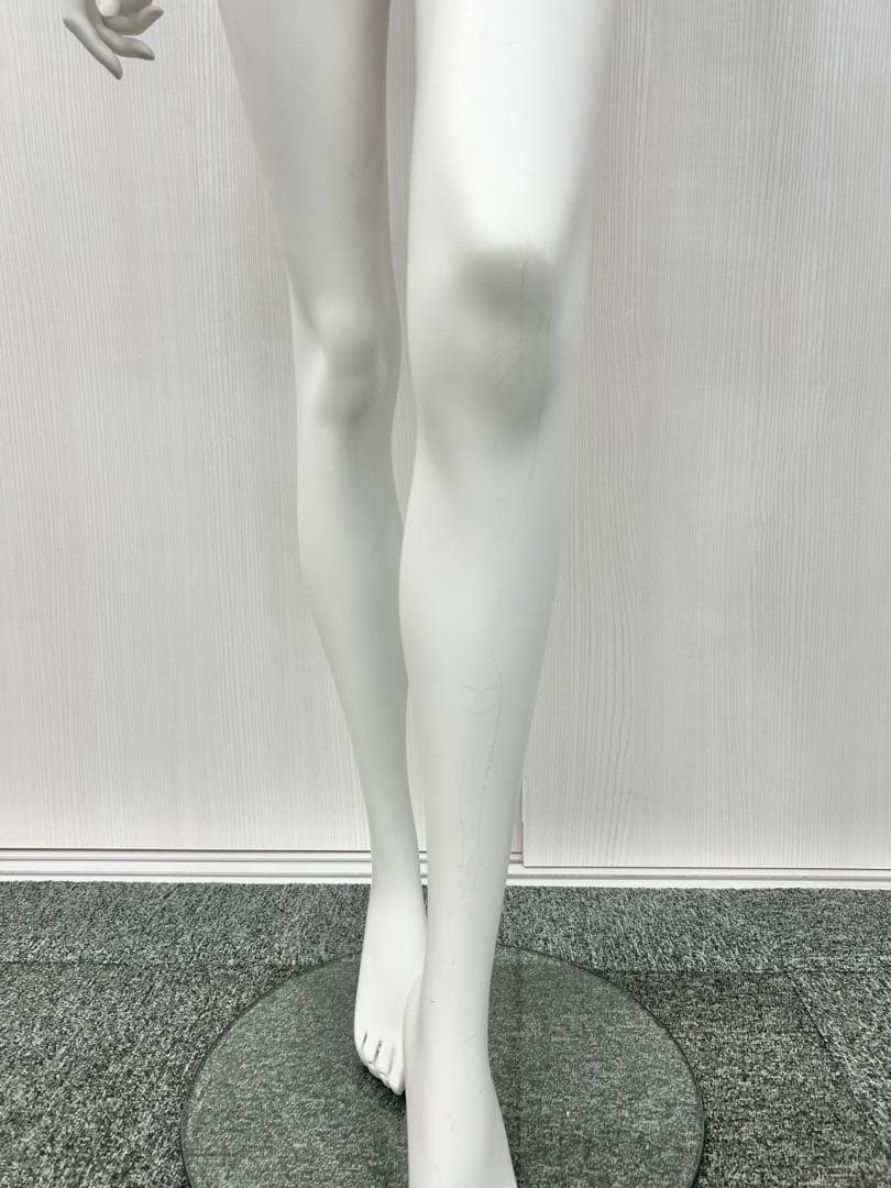 【超美品】 婦人全身マネキン ホワイト 腰受け 足受け ベース2種付き