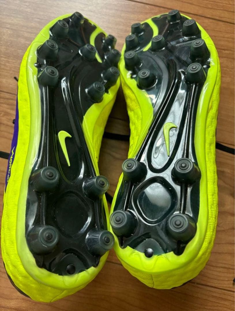 柿谷選手　サイン入りスパイク