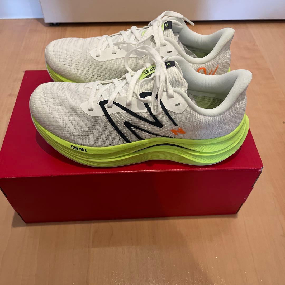 ニューバランス　FuelCell Propel v4 25.0cm