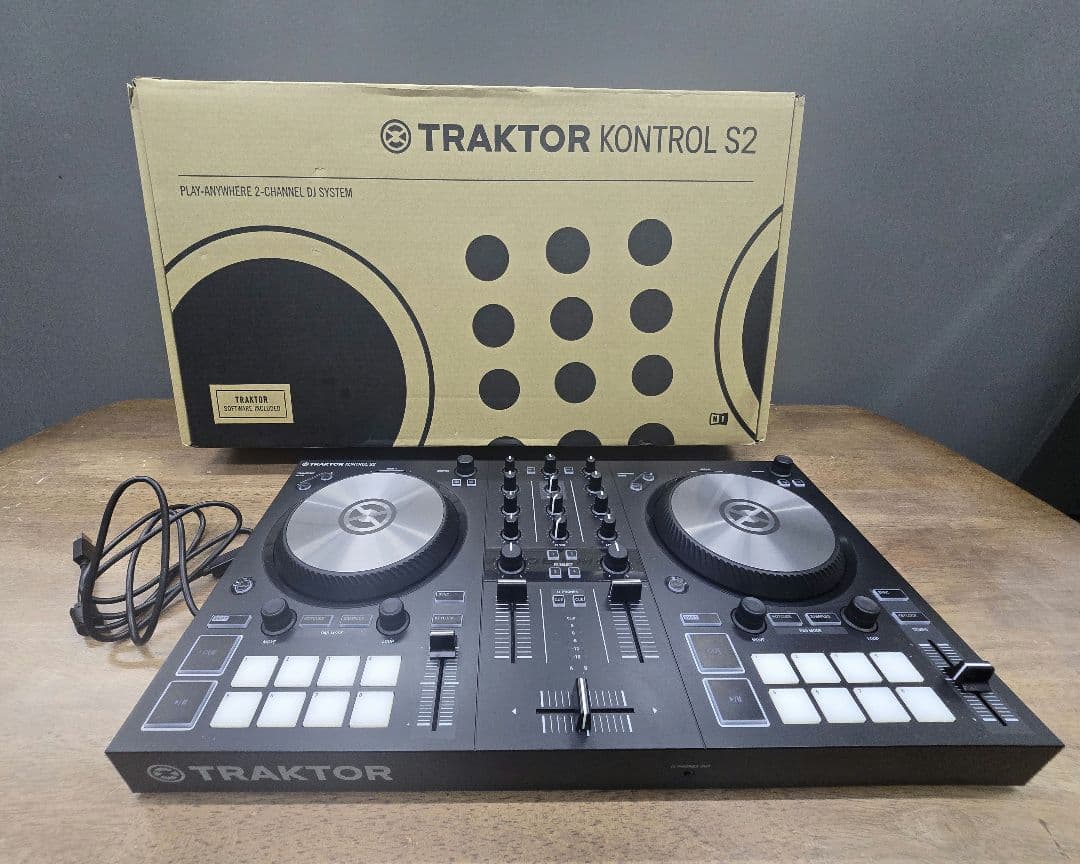 TRAKTOR　Kontrol　s2mk3 DJ　コントローラー