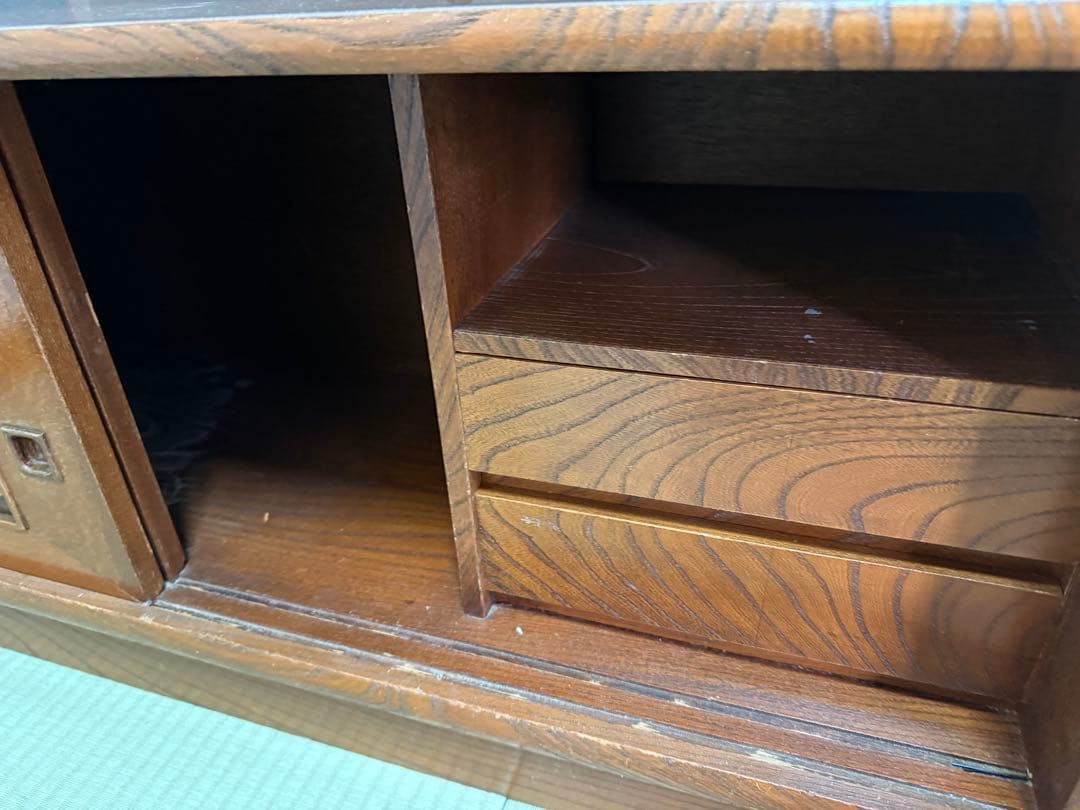 木製ガラス扉付き収納棚