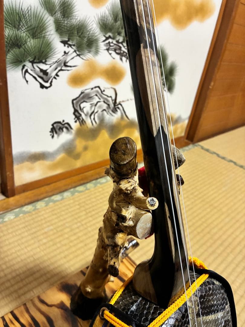 沖縄三線　伊江島クルチ(黒木) ユナー！与那城型　本皮一枚張り