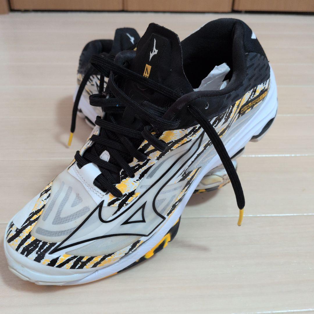 値下げMizuno Wave Lightning Z7 海外限定モデル
