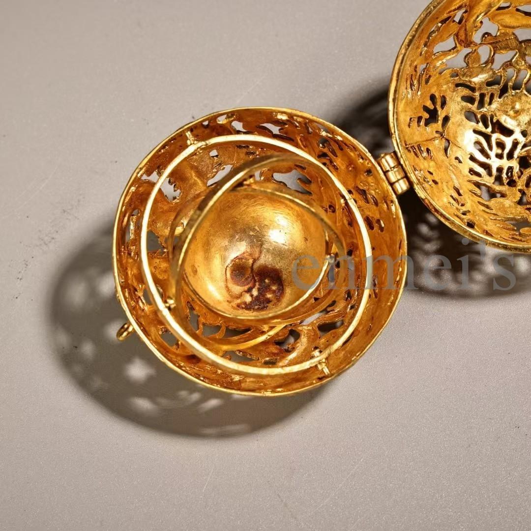 中国古美術品・珍品純銅製・高浮彫鎏金繍球香炉香囊・透彫・熏香炉・檀木箱付・香道具