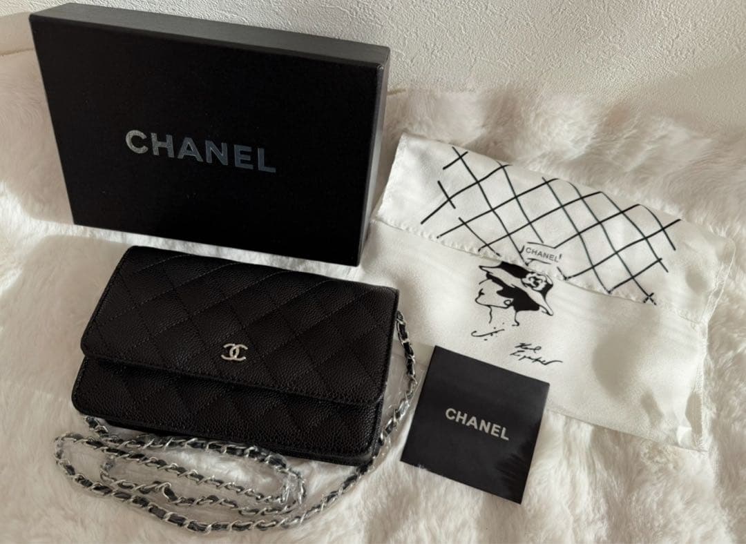 CHANEL チェーン　ショルダーバッグ ブラック　シルバーチェーン