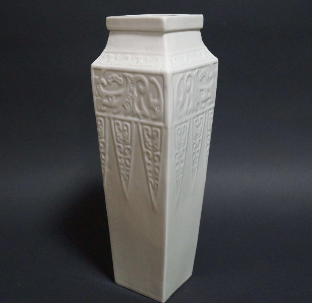 時代 徳化窯 白磁菱形 細工陽刻『饕餮文 』花瓶 飾り壺白高麗 白磁の美 茶道具