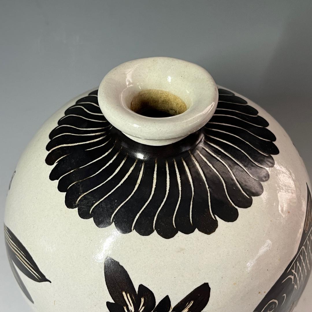 唐物 磁州窯 白地陰刻文魚紋瓶 白化粧無地陶 灰褐色 刻線文 SN83