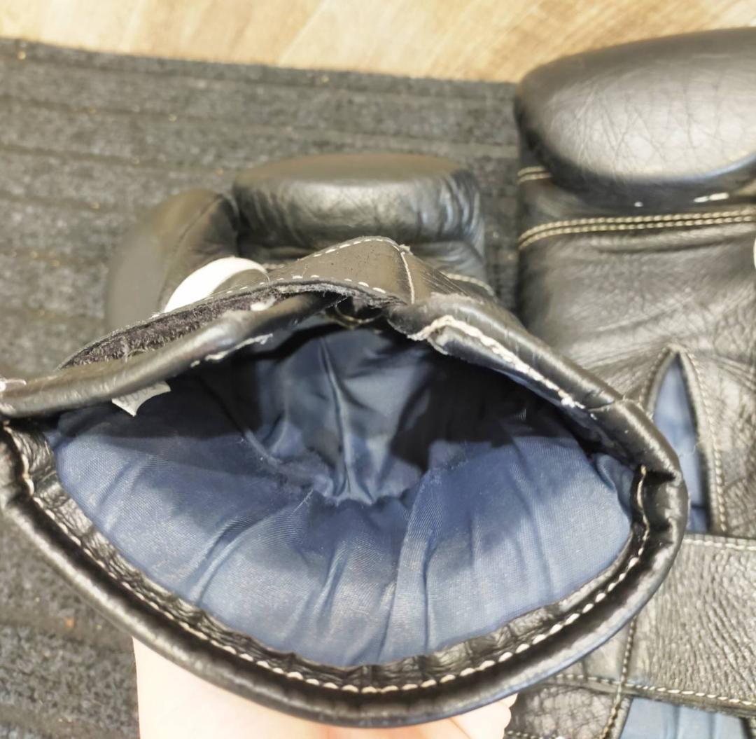 Winning ボクシンググローブ 14 oz 漆黒のブラック