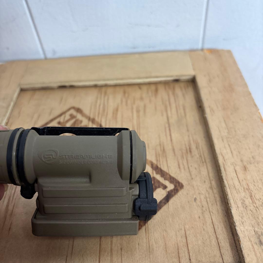 美品　米軍実物STREAMLIGHT SIDEWINDER COMPACT II