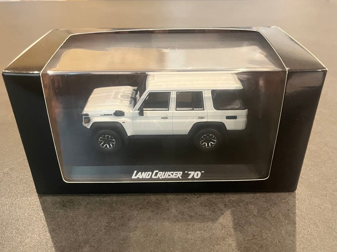 ランドクルーザー70 ホワイト ミニカー