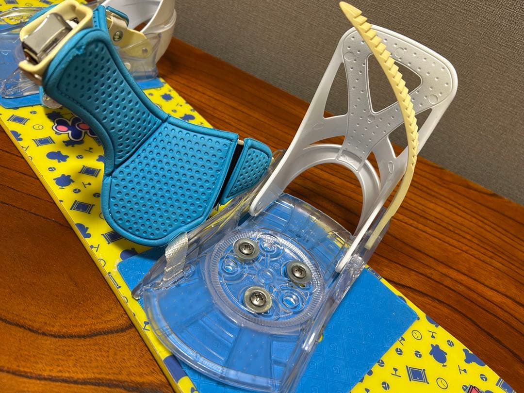 Burtonドラえもん 子ども用スノーボード90cm、ビンディング、ブーツセット