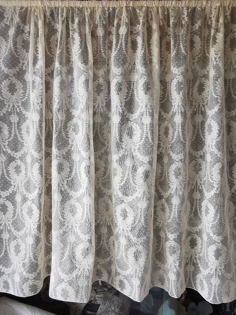 アンティークノッティンガムマドラスレース 美しい花冠リボン 幅広カーテンパネル