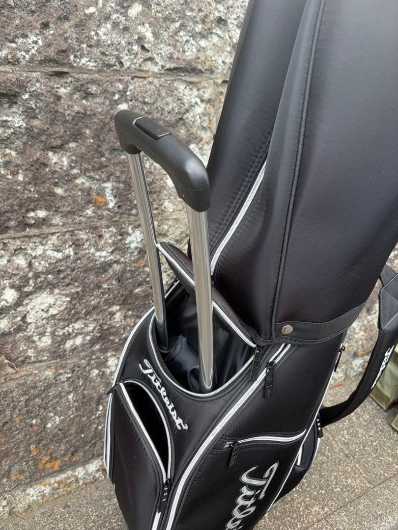 出ました！タイトリスト キャスター付き　キャディバッグ