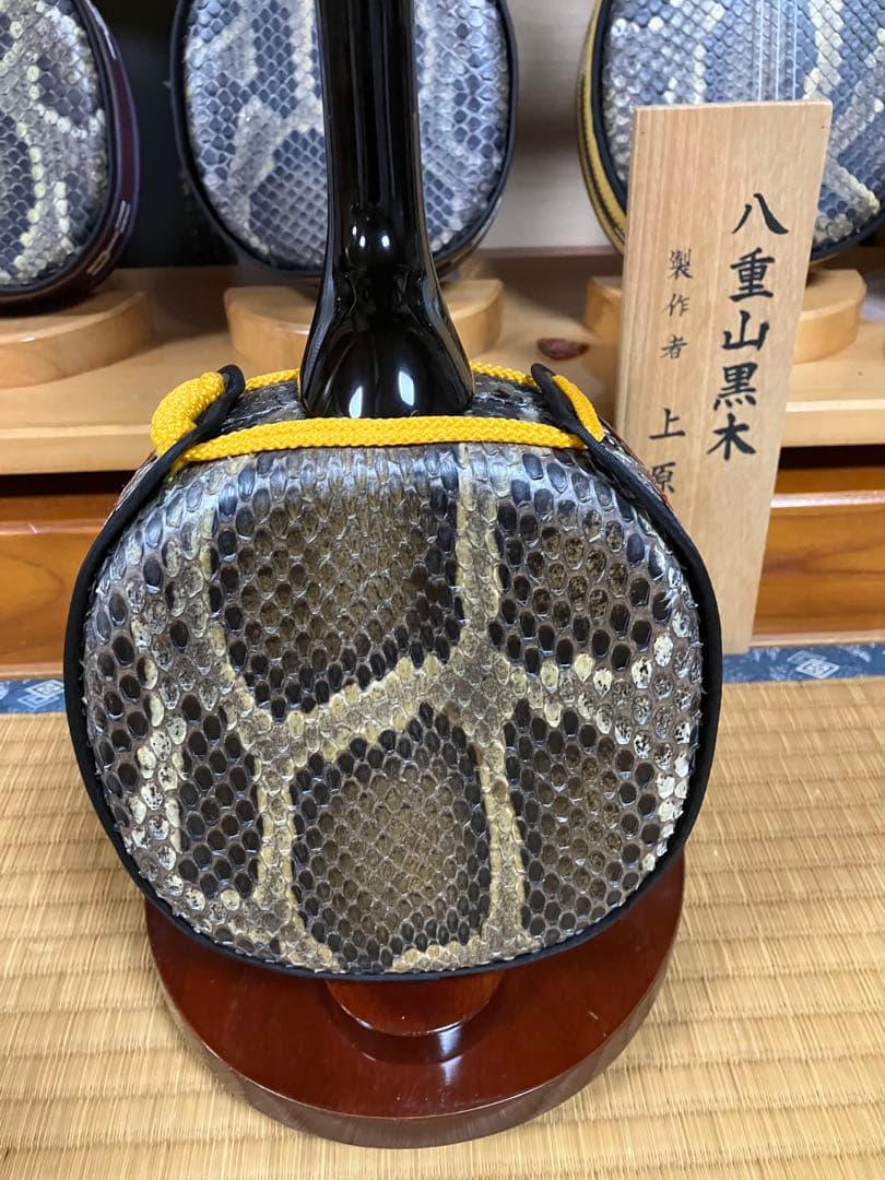 沖縄三線貴重八重山黒木与那城型本皮一枚張りスンチ塗り期間限定出品