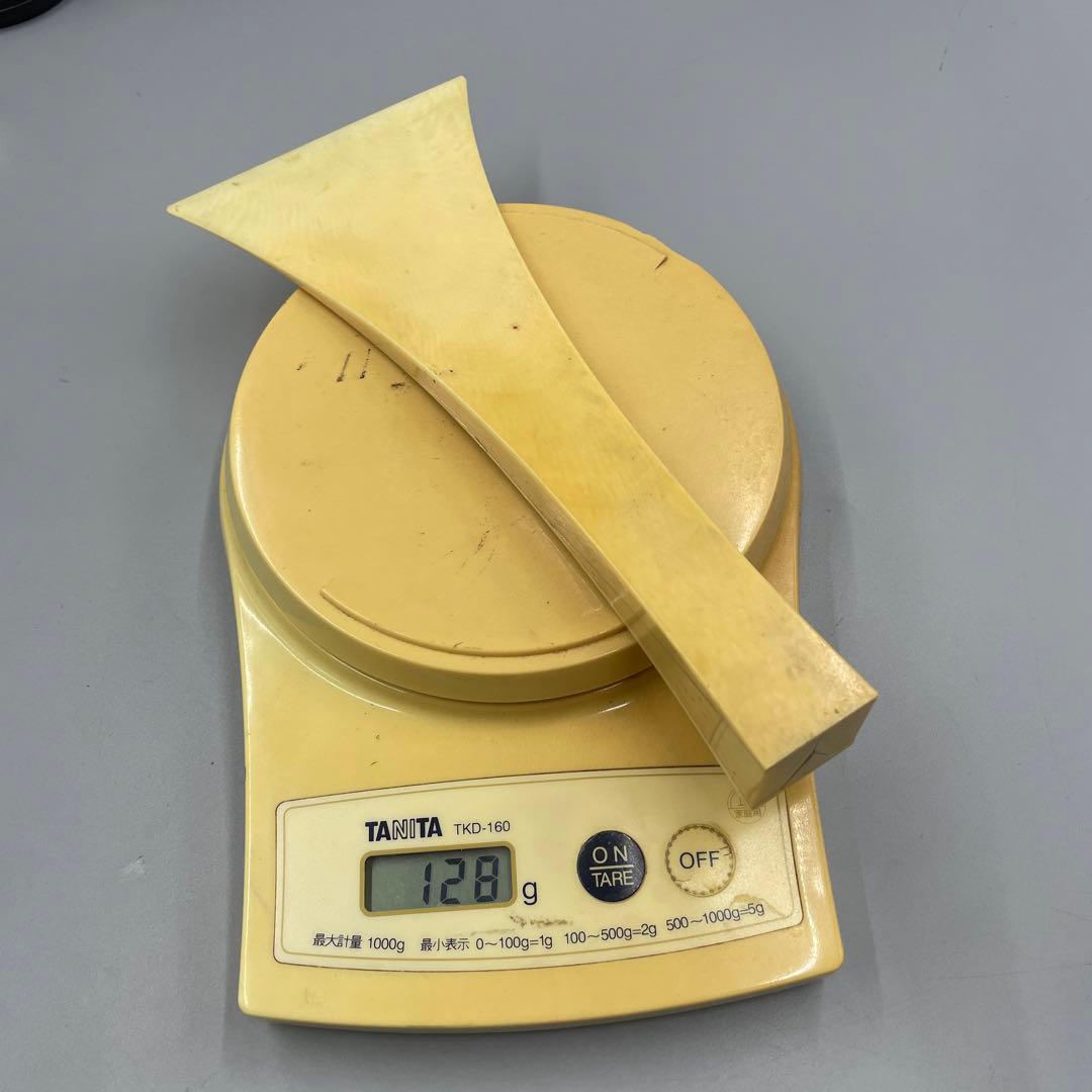 239ヴィンテージ 天然素材　三味線バチ　重さ約128g