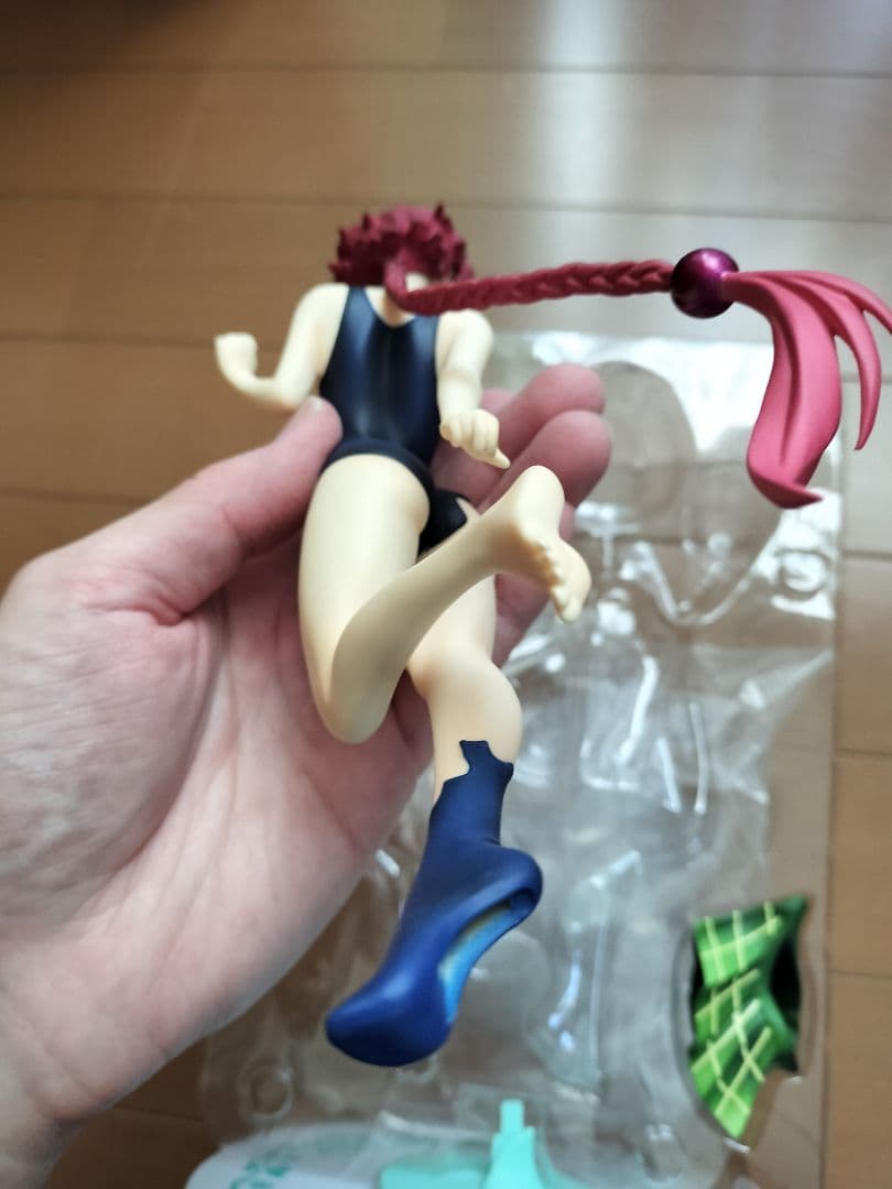 黒咲芽亜　スクール水着　フィギュア