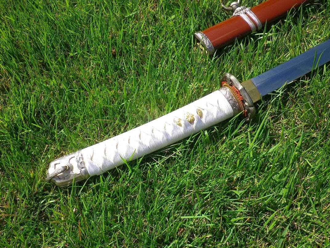 九八式軍刀　鉄鞘　赤茶色　当時物を仕立て直した品物　模造刀付【説明欄参照】