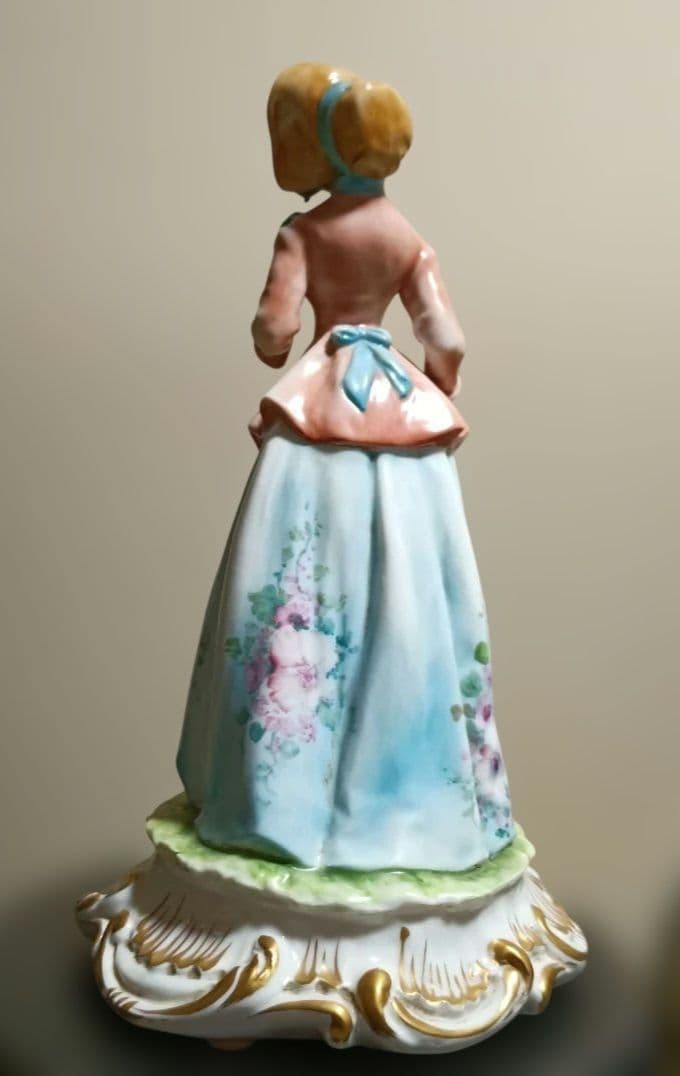 Tiche ティケ 陶器製女性像 置物