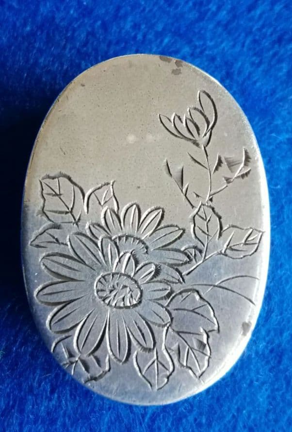 逸品　仁丹ケース④　銀張り　片切り彫　仁丹入れ　ピルケース　明治大正昭和　和骨董